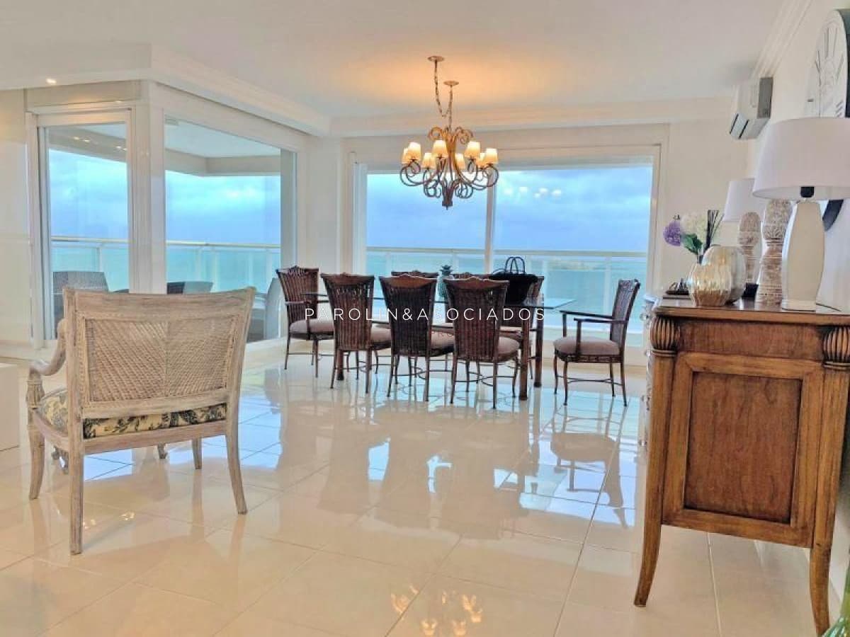 Apartamento en venta de 3 dormitorios en Le Jardin, Punta del Este.