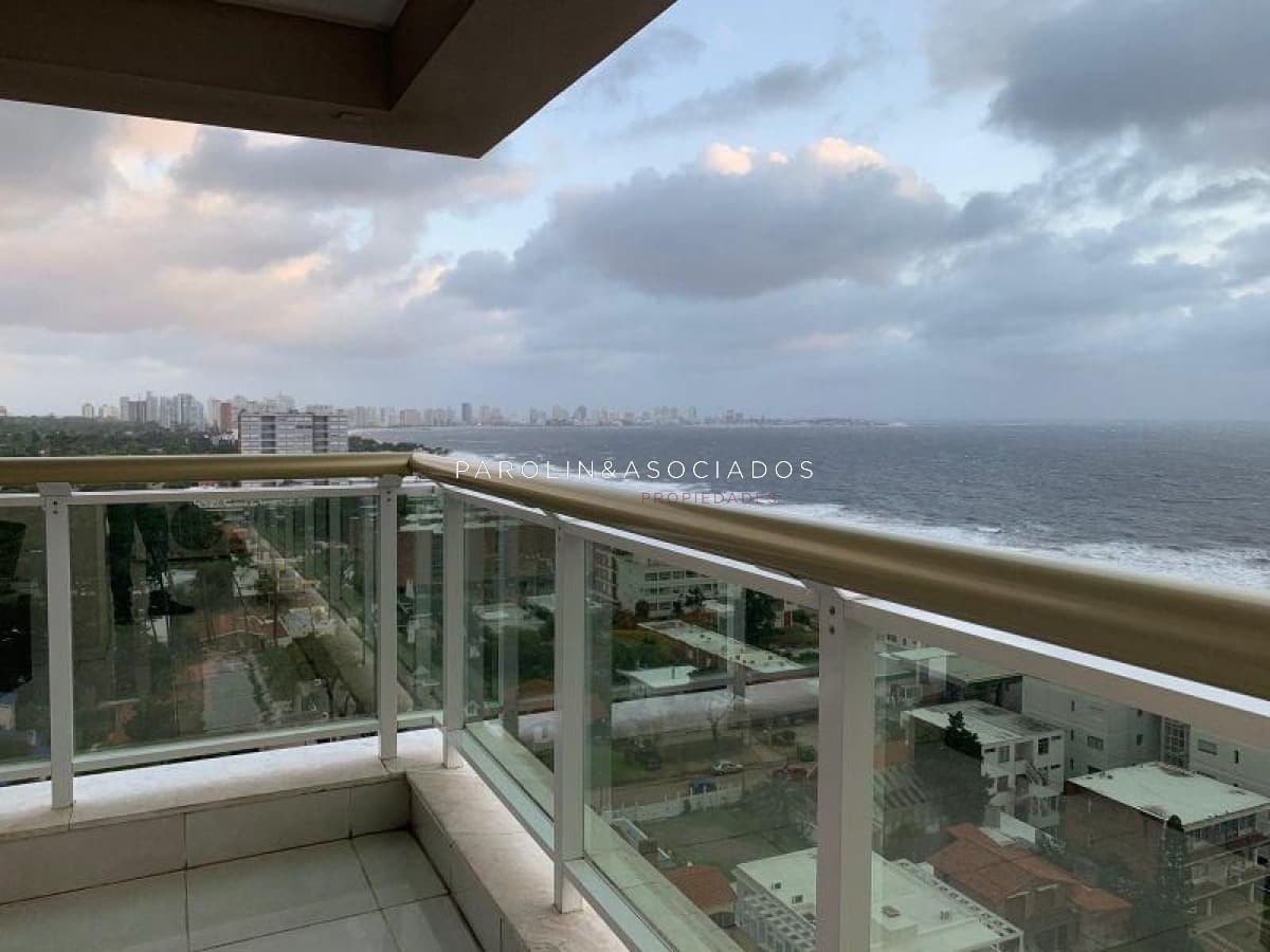 Apartamento en venta de 3 dormitorios en Le Jardin, Punta del Este.
