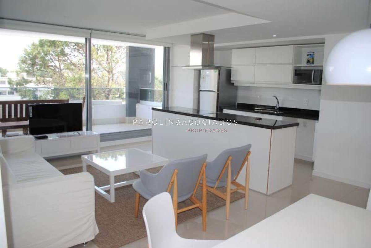 Apartamento en venta 2 dormitorios en Torre Esmeralda, Punta del Este.