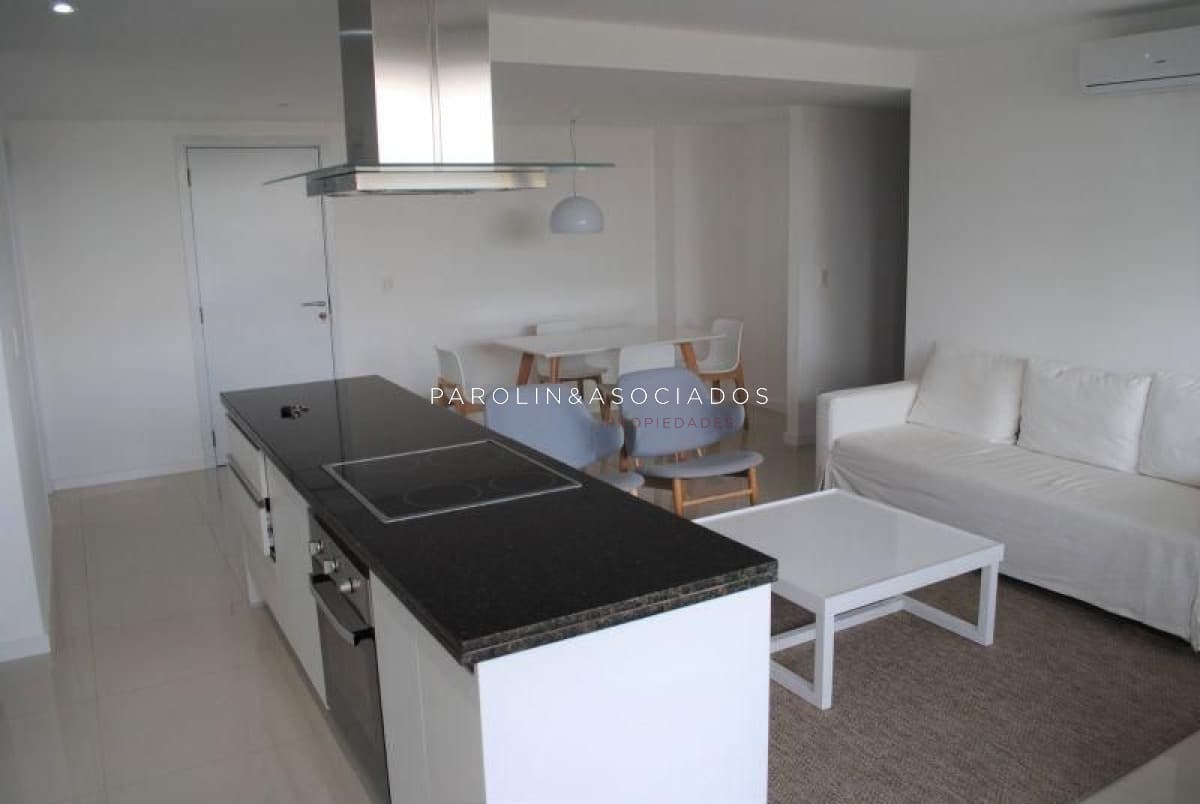 Apartamento en venta 2 dormitorios en Torre Esmeralda, Punta del Este.