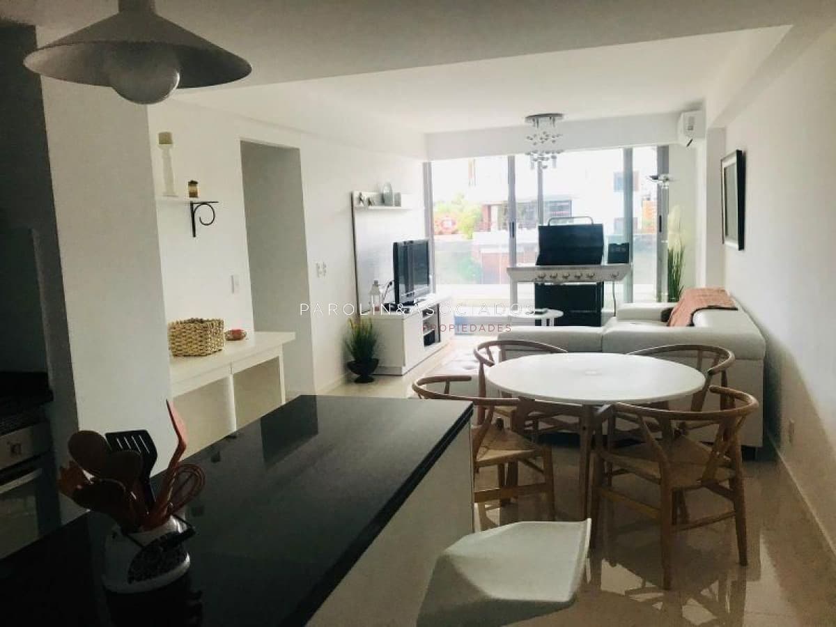 Hermoso apartamento en venta en Torre Esmeralda, Punta del Este.