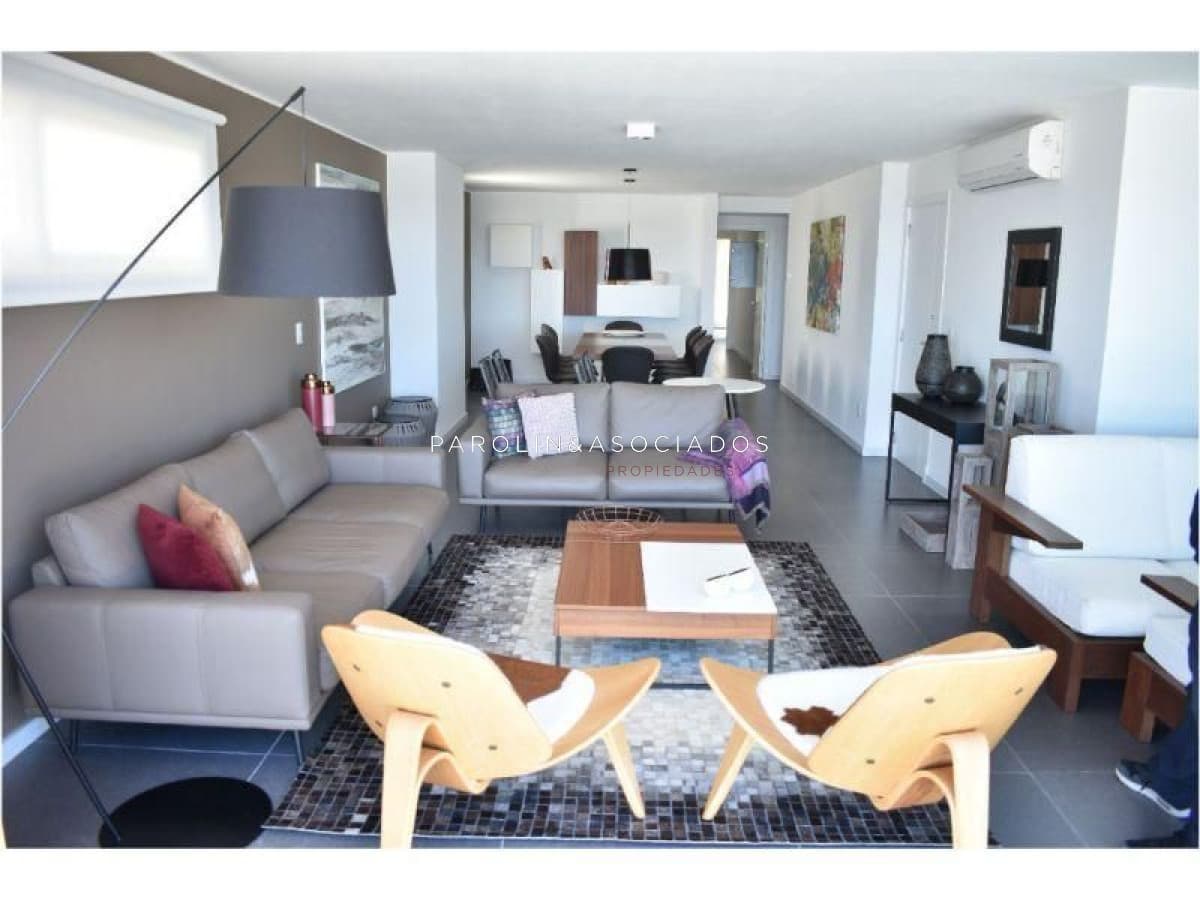 Penthouse en venta de 3 dormitorios en Bonaire, Punta del Este.