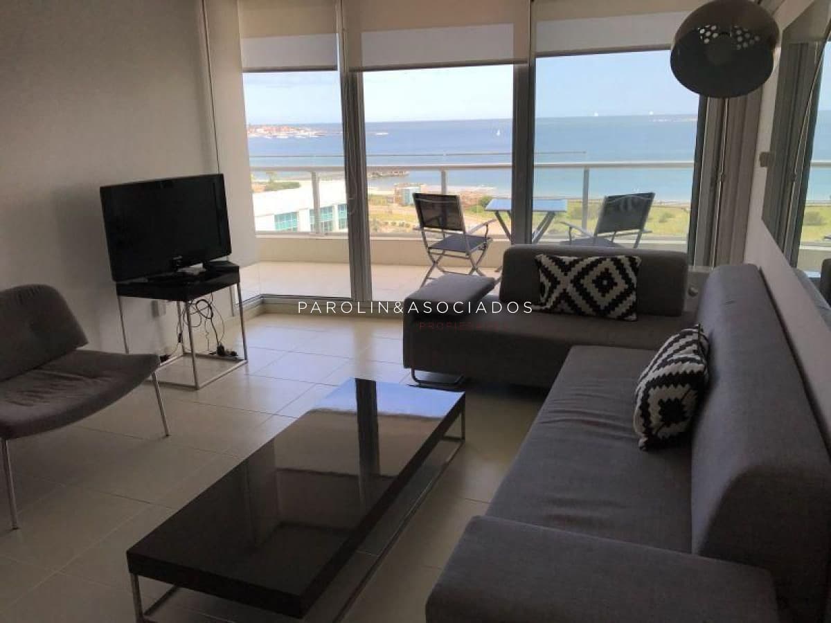 Apartamento en venta de 2 dormitorios en Season Tower, Punta del Este