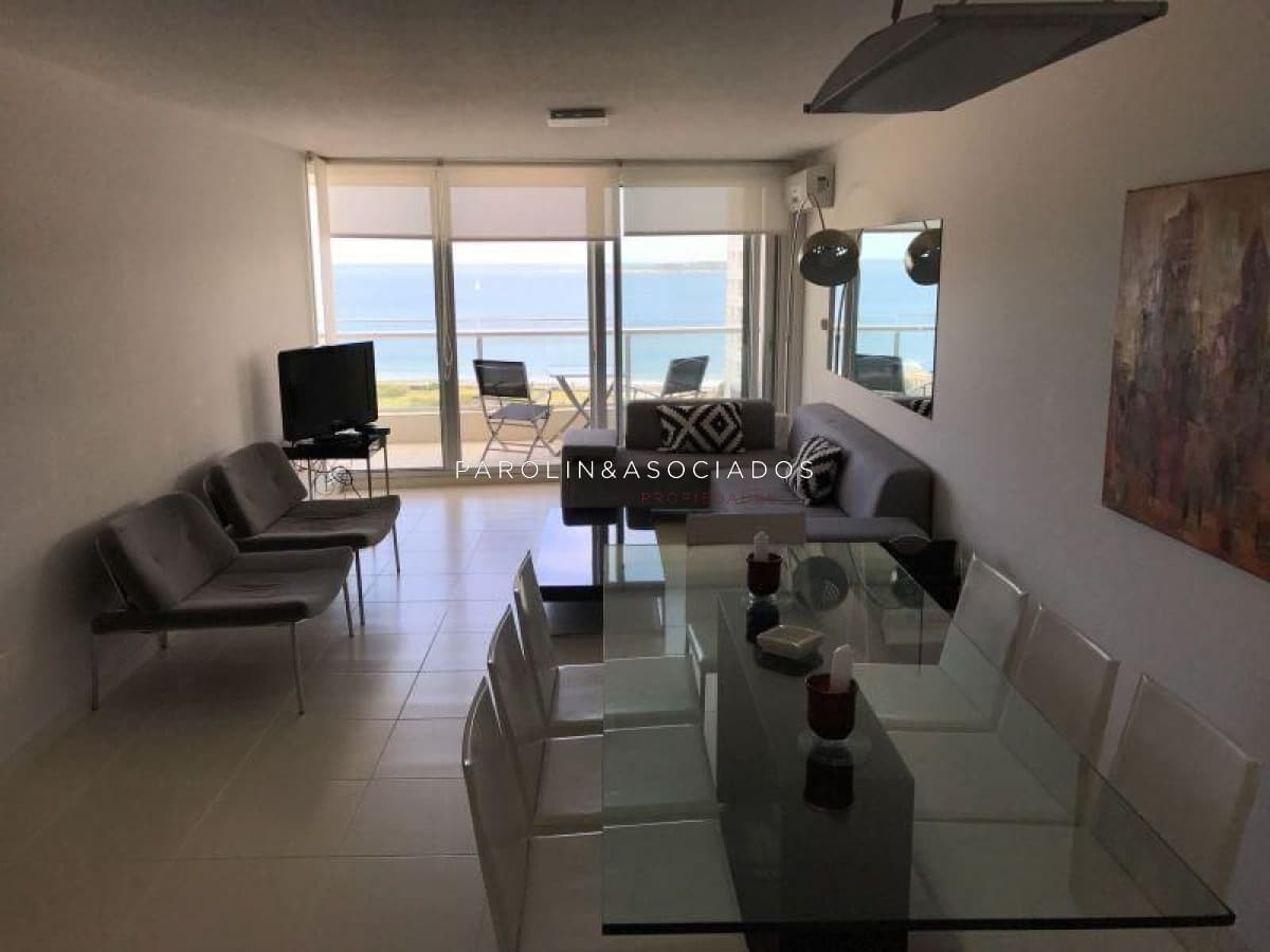 Apartamento en venta de 2 dormitorios en Season Tower, Punta del Este