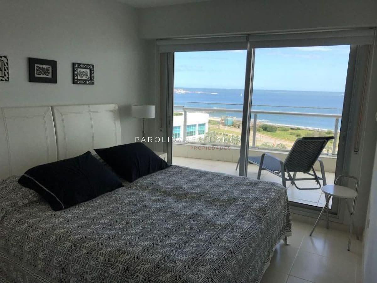 Apartamento en venta de 2 dormitorios en Season Tower, Punta del Este