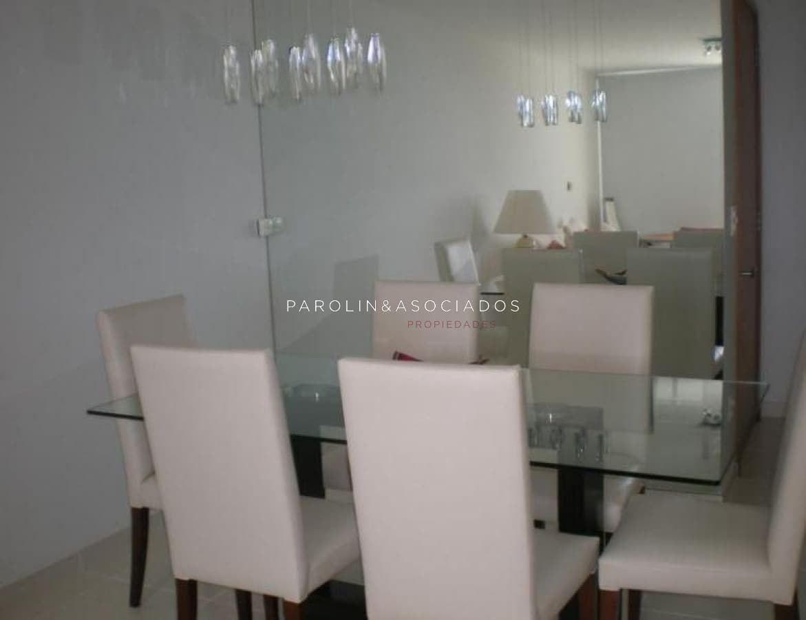 Apartamento en venta de 2 dormitorios en Season Tower, Punta del Este.