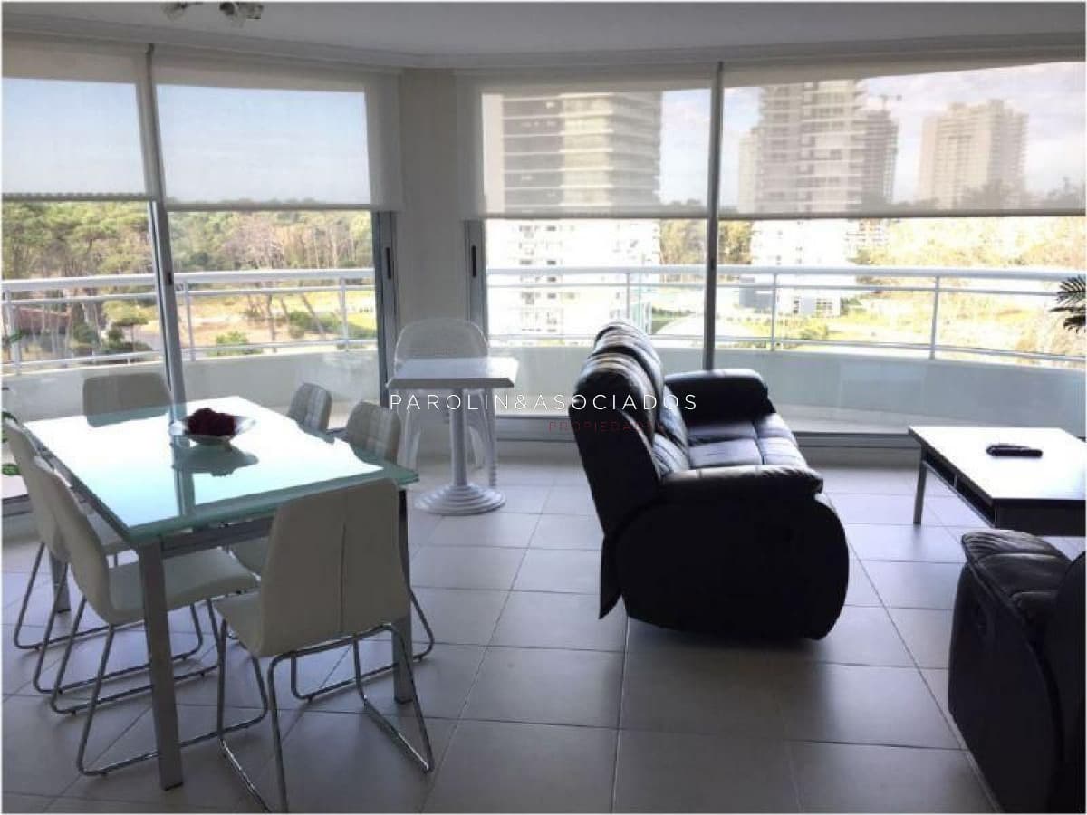 Apartamento en venta de 3 dormitorios en Ocean Drive, Punta del Este.
