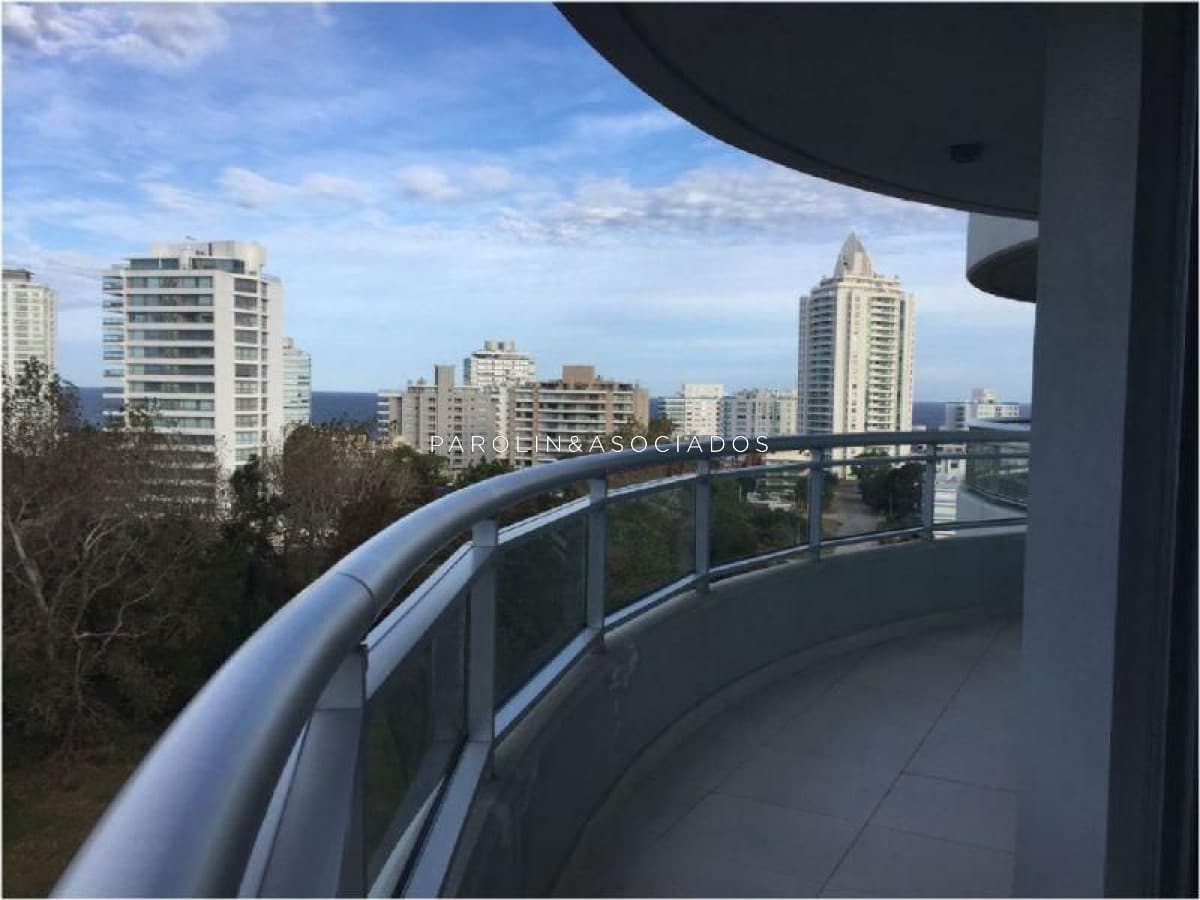 Apartamento en venta de 3 dormitorios en Ocean Drive, Punta del Este.