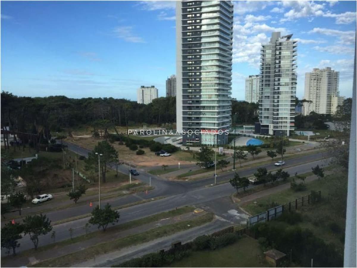 Apartamento en venta de 3 dormitorios en Ocean Drive, Punta del Este.
