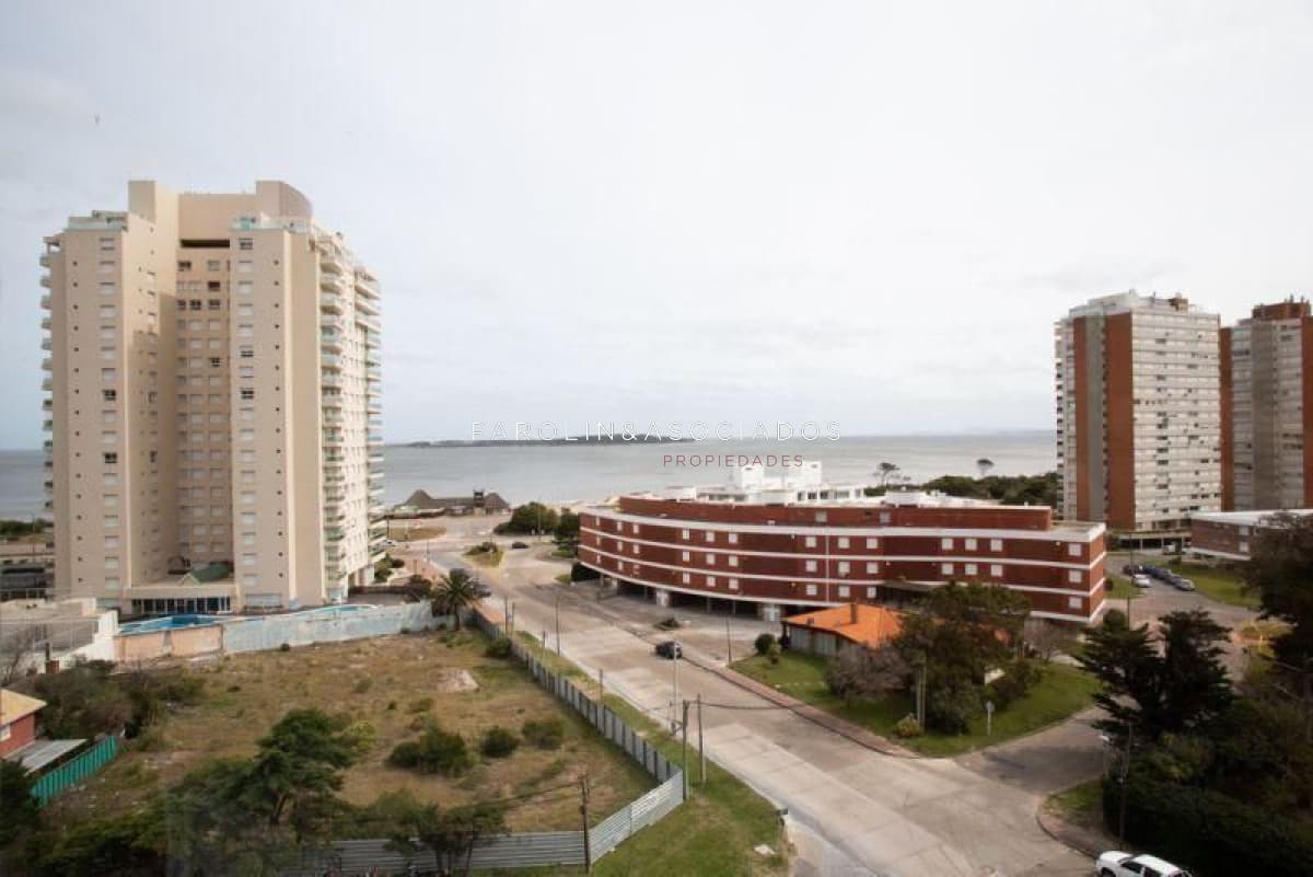 Apartamento en venta de 2 dormitorios en Miami Boulevard, Punta del Este.