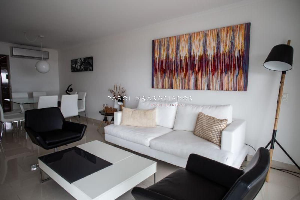 Apartamento en venta de 2 dormitorios en Miami Boulevard, Punta del Este.