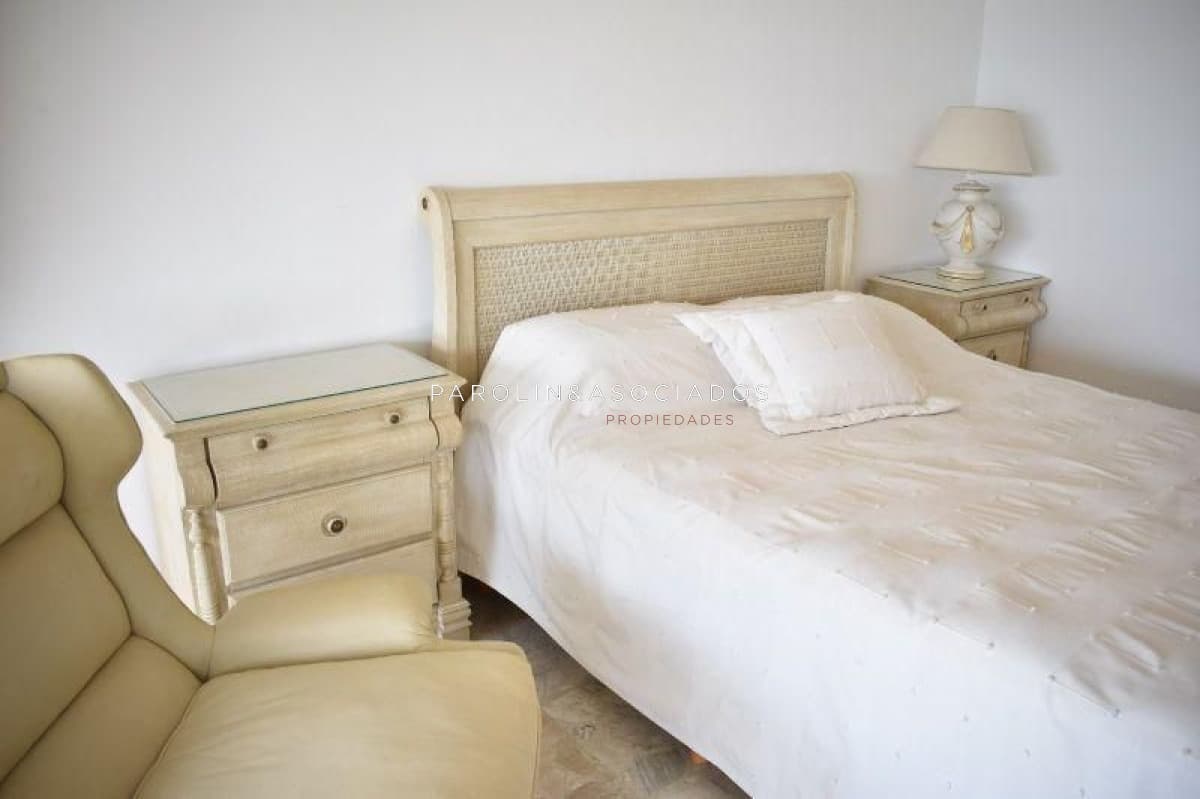 Apartamento en venta de 3 dormitorios en edificio Tequendama I, Punta del Este.
