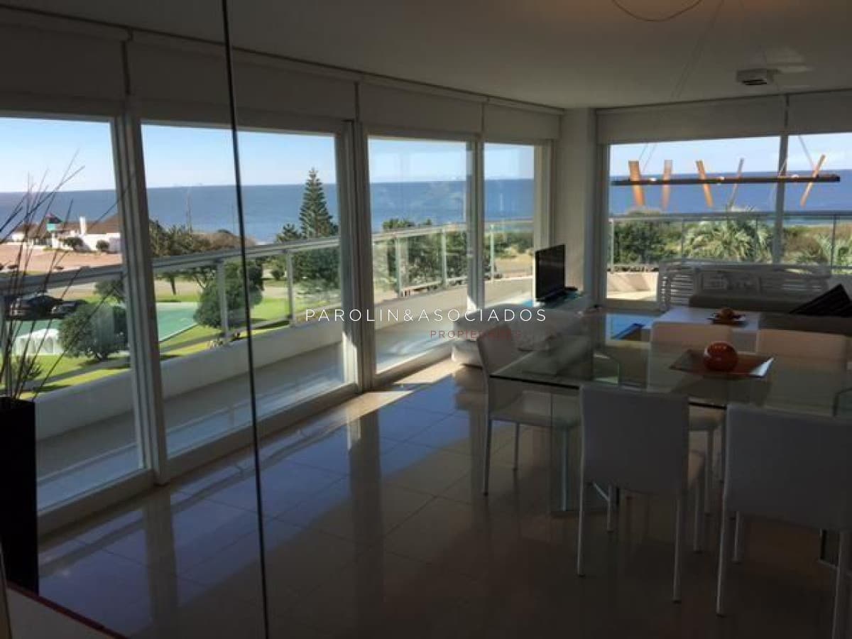 Apartamento en venta de 3 dormitorios en torre Aquarela, Punta del Este.