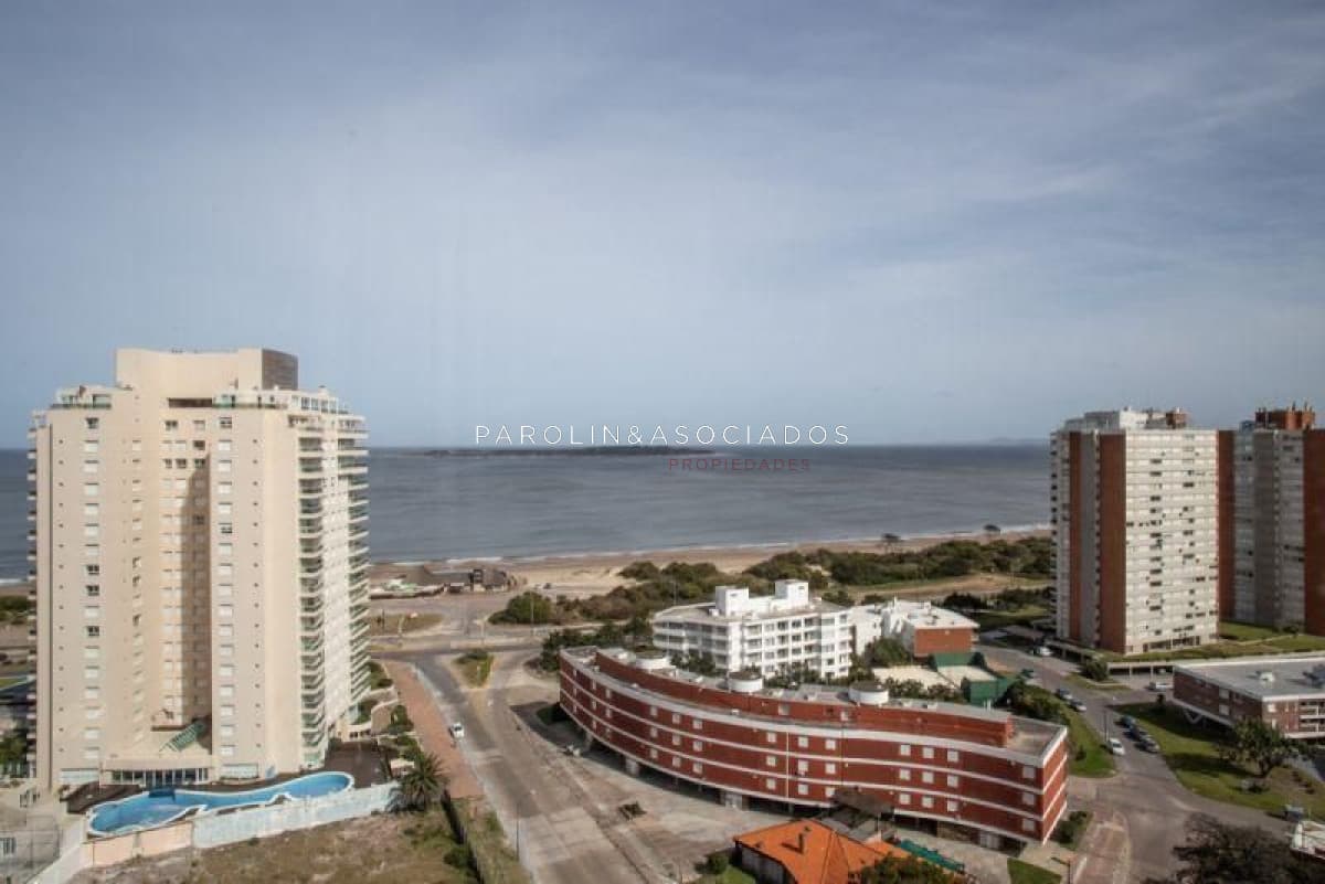 Apartamento en venta de 2 dormitorios en Miami Boulevard, Punta del Este.