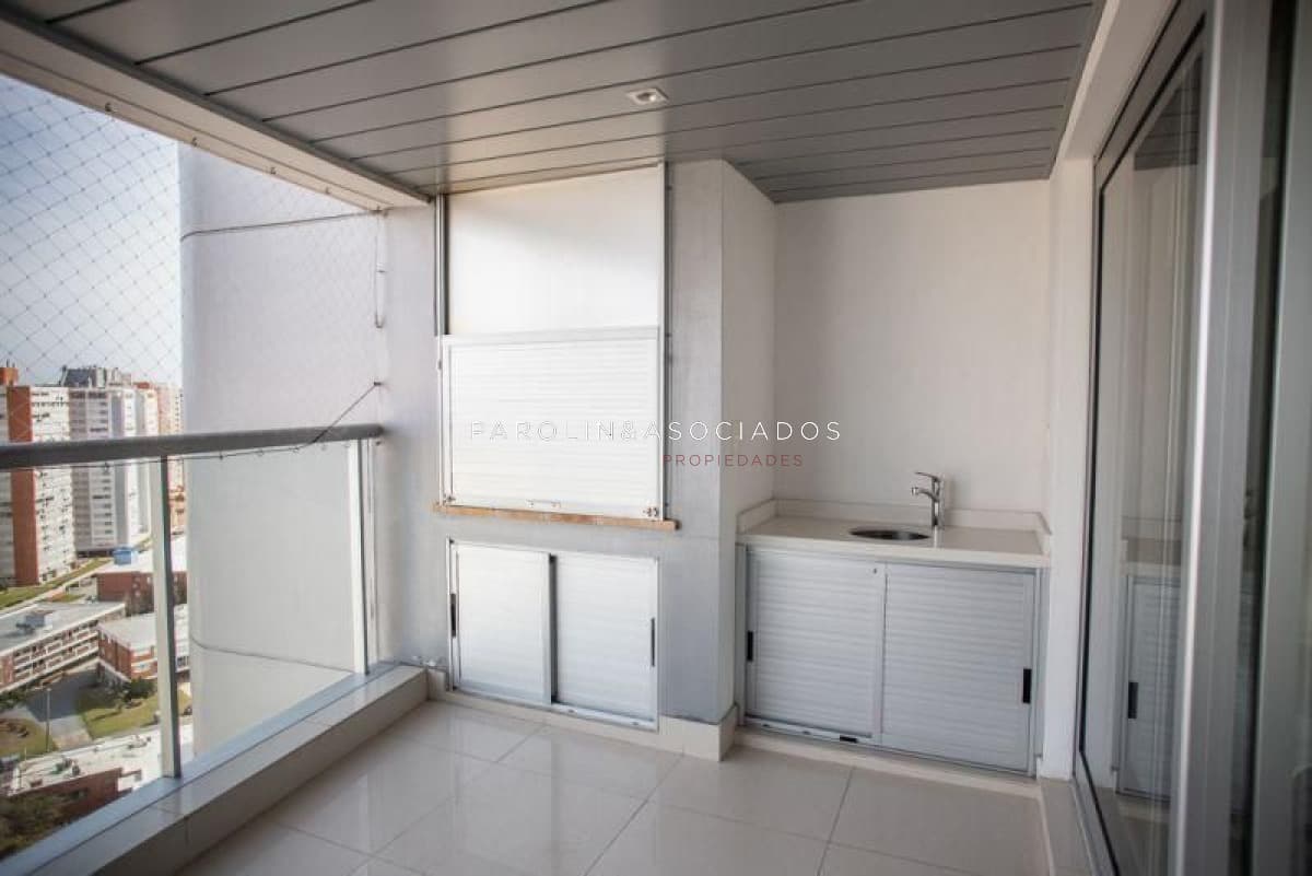 Apartamento en venta de 2 dormitorios en Miami Boulevard, Punta del Este.