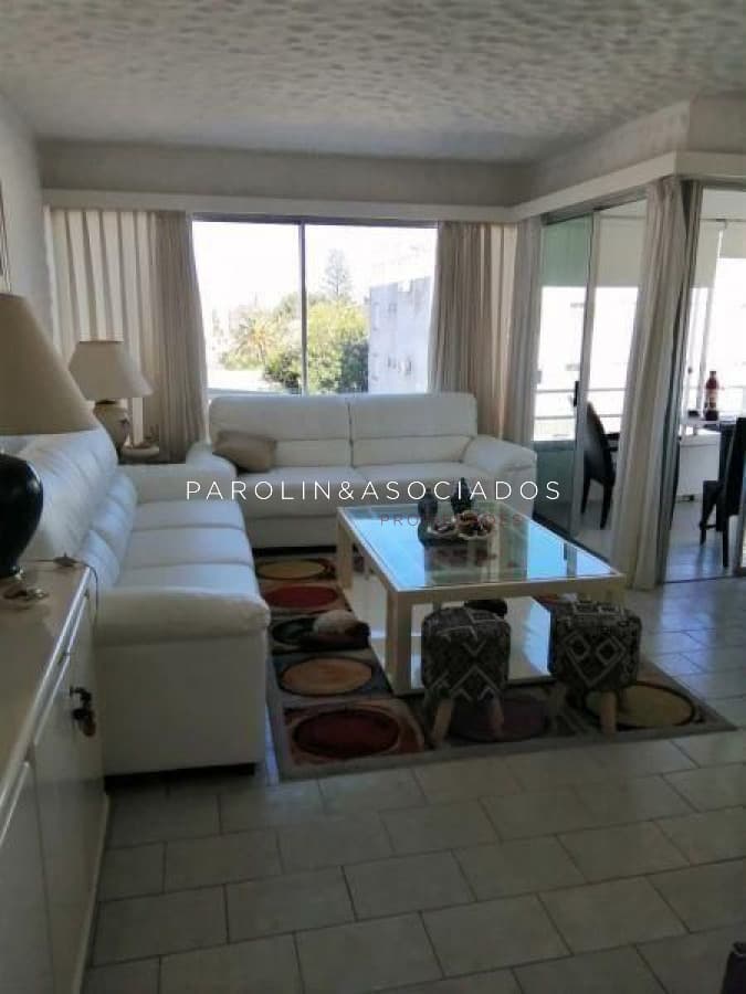 Apartamento de 3 dormitorios en venta en Península, Punta del Este.