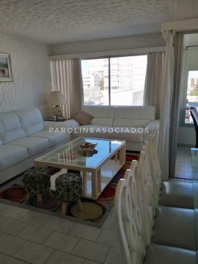 Apartamento de 3 dormitorios en venta en Península, Punta del Este.
