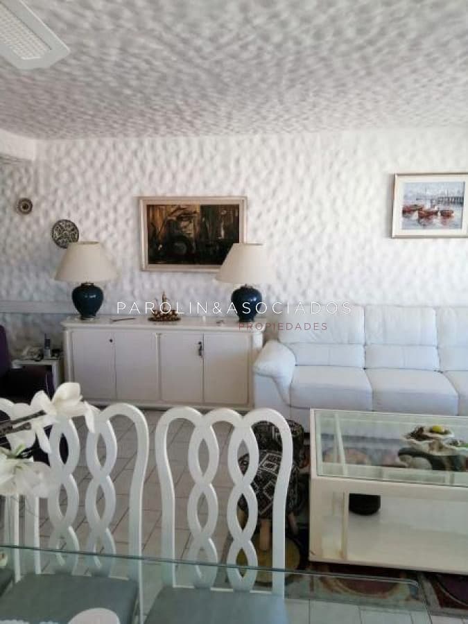 Apartamento de 3 dormitorios en venta en Península, Punta del Este.