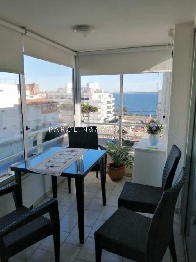 Apartamento de 3 dormitorios en venta en Península, Punta del Este.