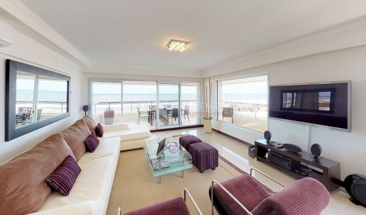 Apartamento en venta de 3 dormitorios en Torre Lobos, Punta del Este