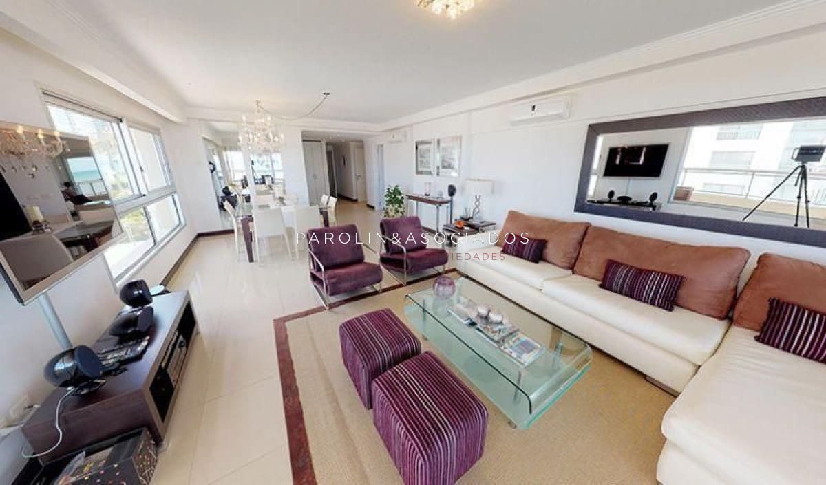 Apartamento en venta de 3 dormitorios en Torre Lobos, Punta del Este