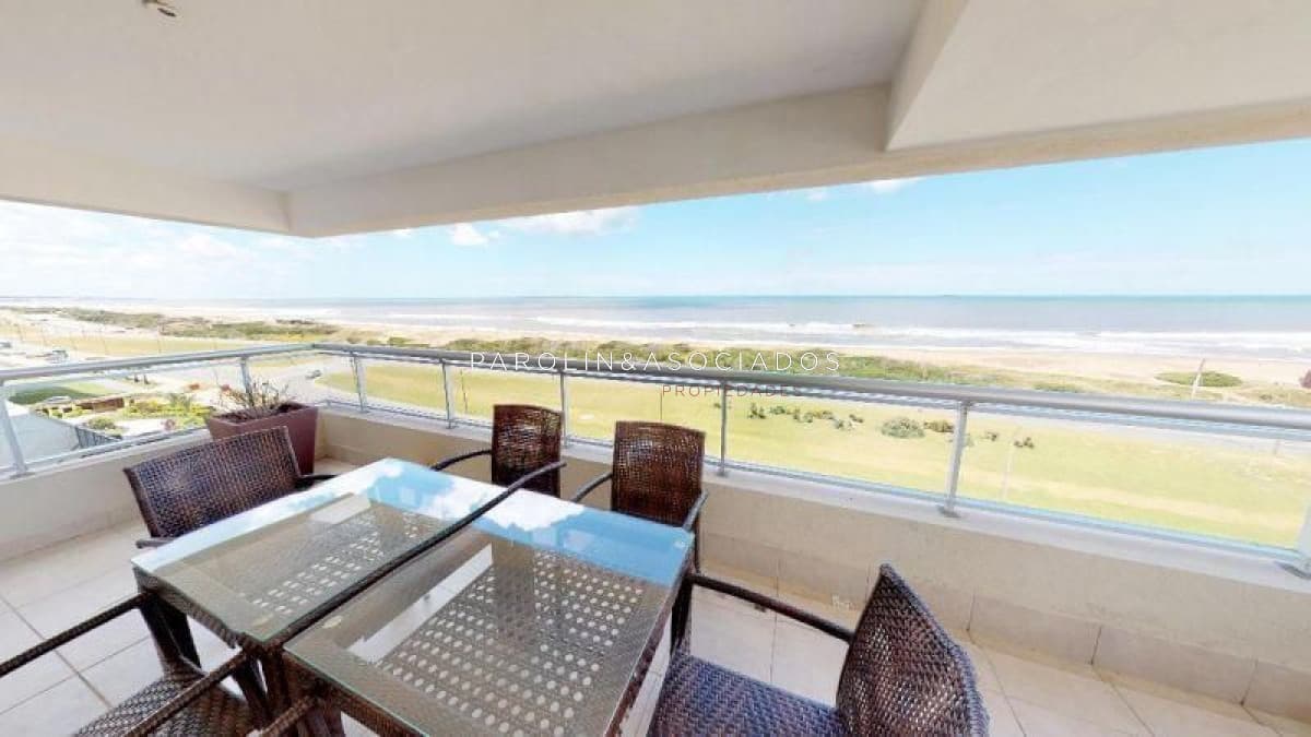 Apartamento en venta de 3 dormitorios en Torre Lobos, Punta del Este