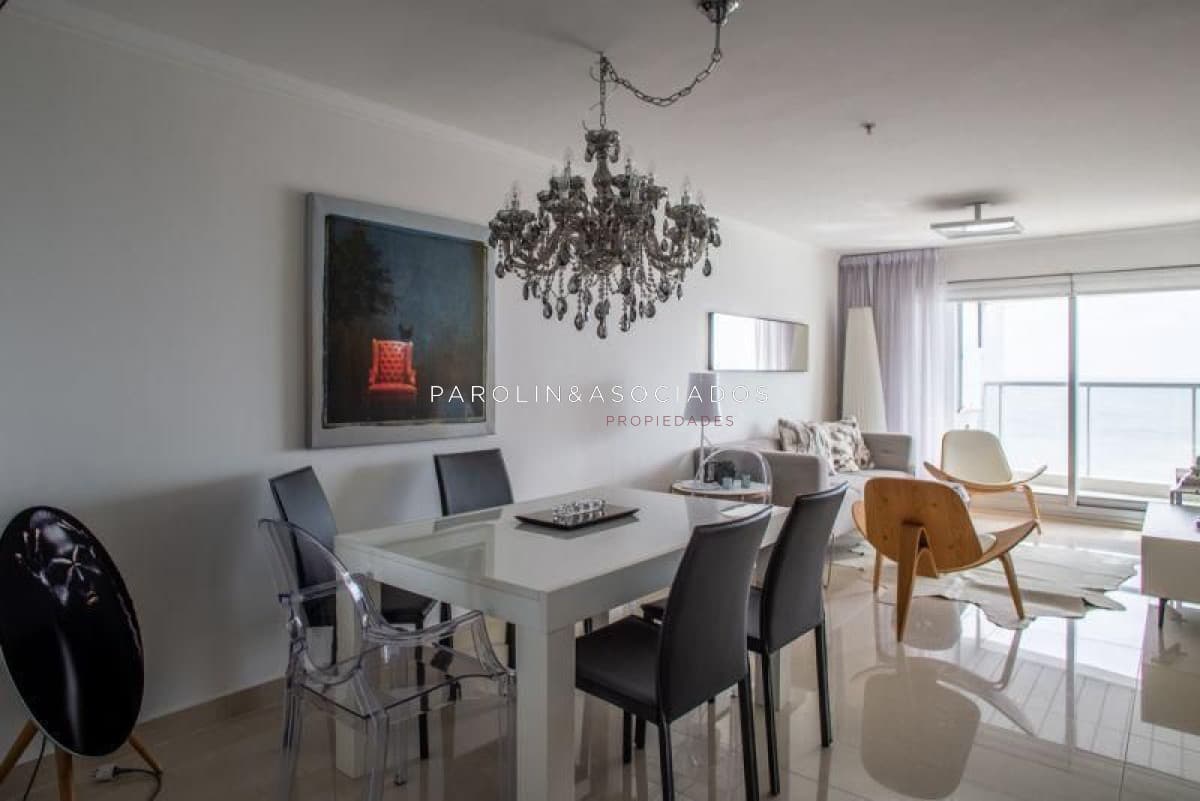 Apartamento en venta de 2 dormitorios en Miami Boulevard, Punta del Este.