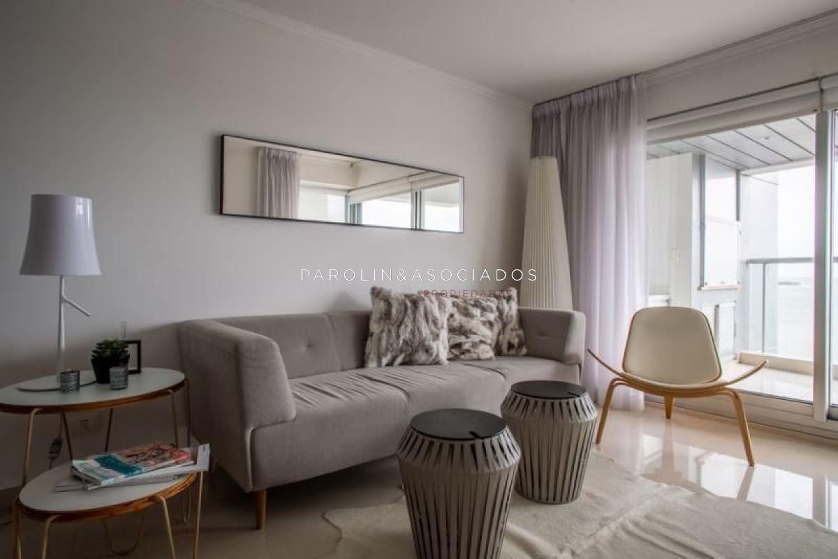 Apartamento en venta de 2 dormitorios en Miami Boulevard, Punta del Este.