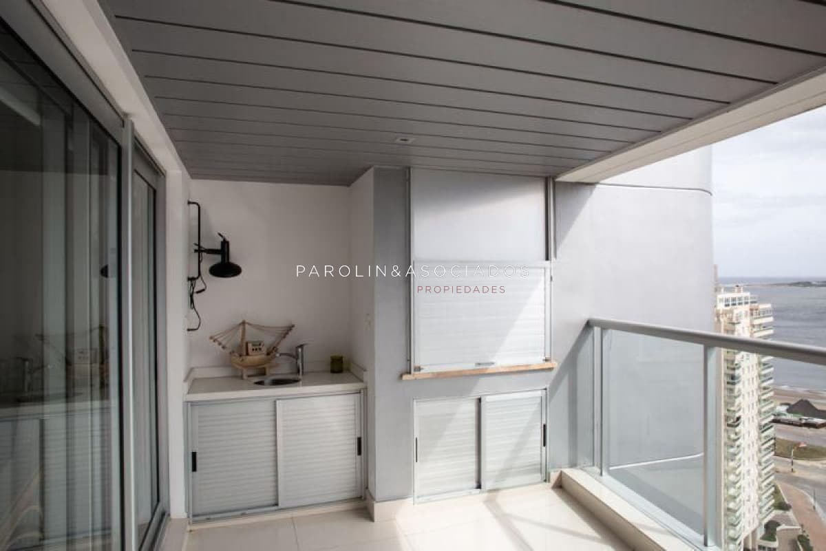 Apartamento en venta de 2 dormitorios en Miami Boulevard, Punta del Este.