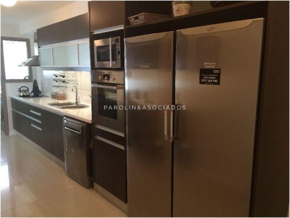 Hermoso apartamento de 3 dormitorios en venta en Torre Imperiale, Punta del Este.