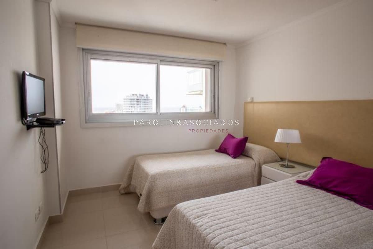 Apartamento en venta de 2 dormitorios en Miami Boulevard, Punta del Este.