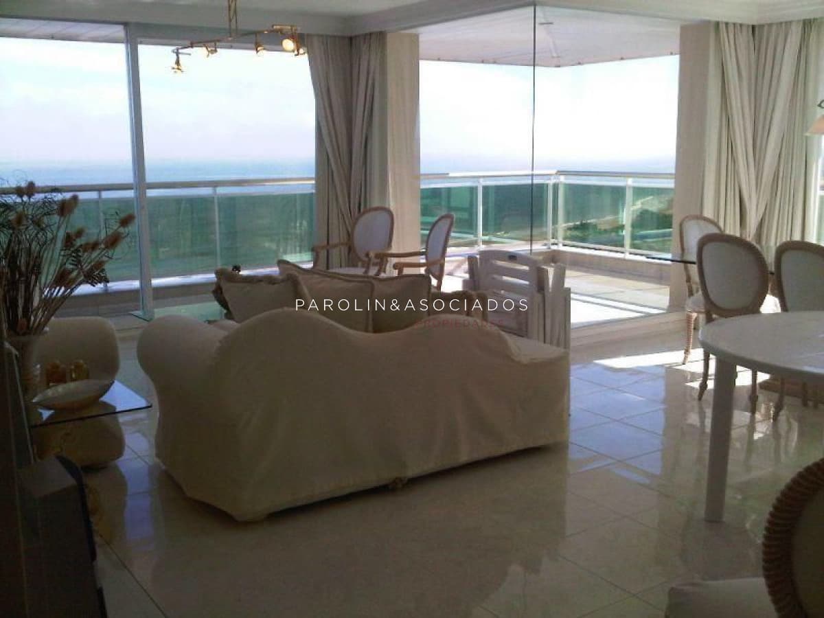 Apartamento de 3 dormitorios en Coral Tower, Mansa, Punta del Este.