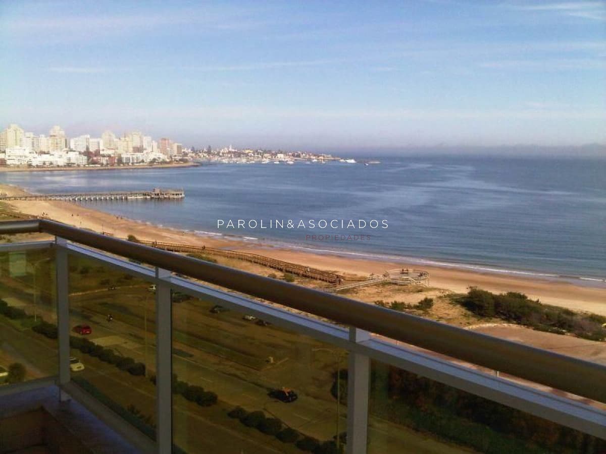 Apartamento de 3 dormitorios en Coral Tower, Mansa, Punta del Este.