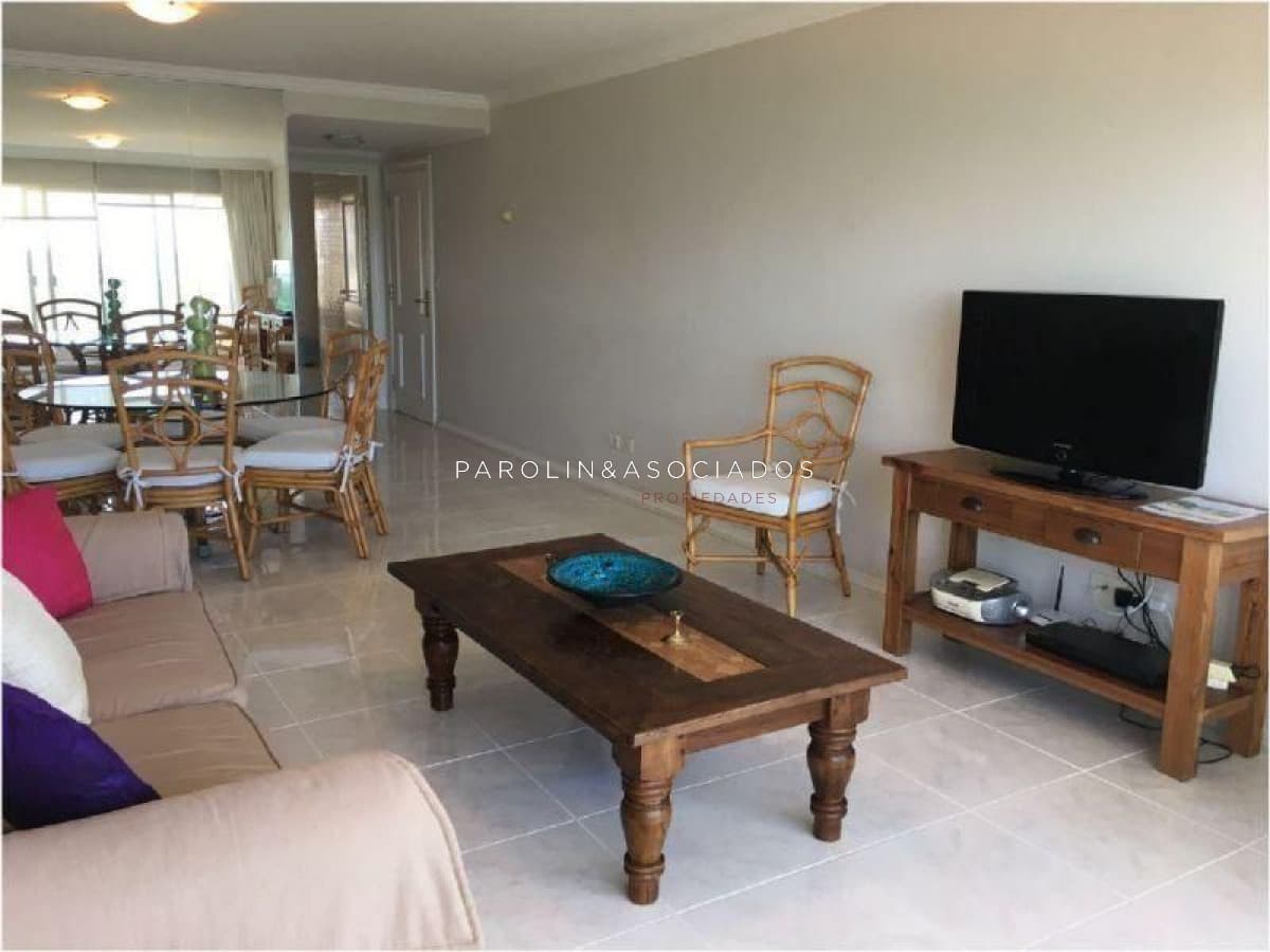 Apartamento de 3 dormitorios en Coral Tower, Mansa, Punta del Este.