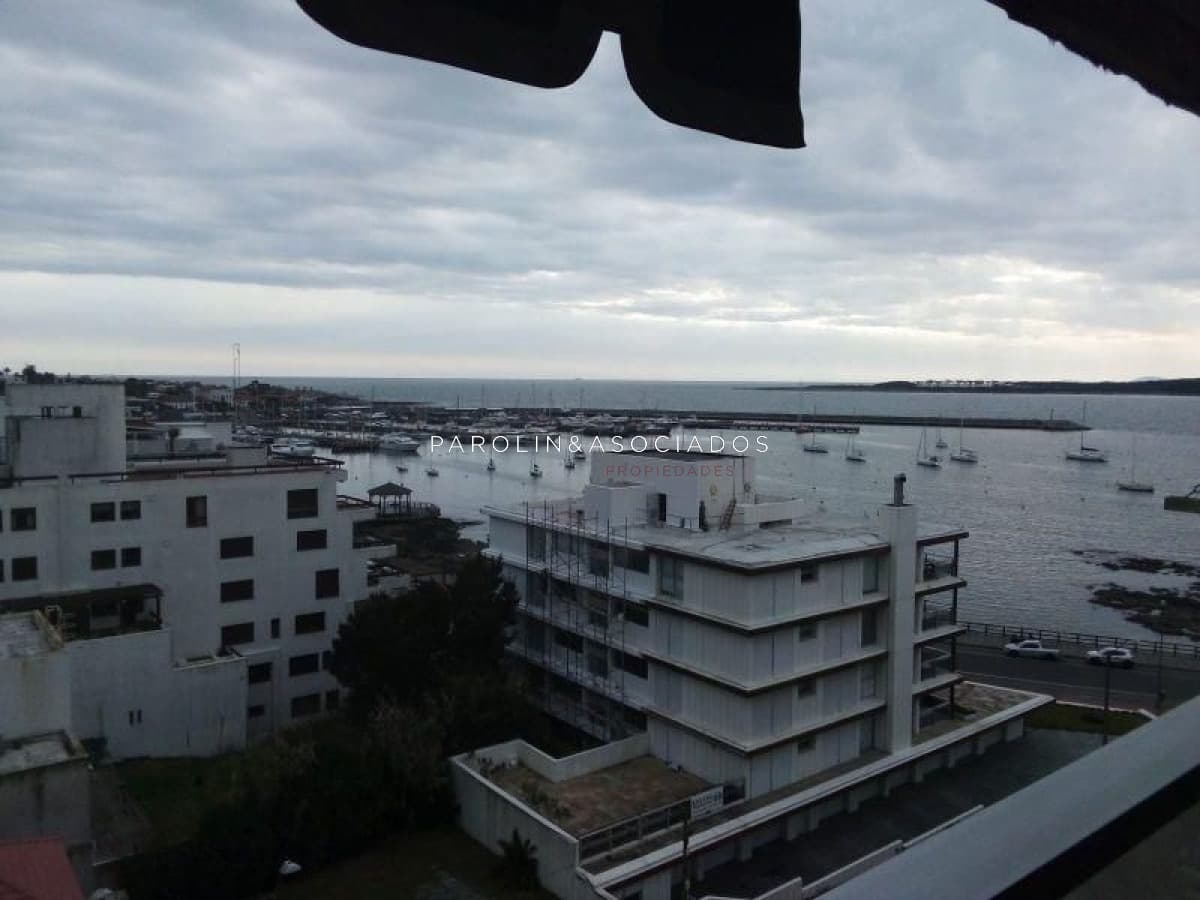 Apartamento en enta de 2 dormitorios en Punta del Este.