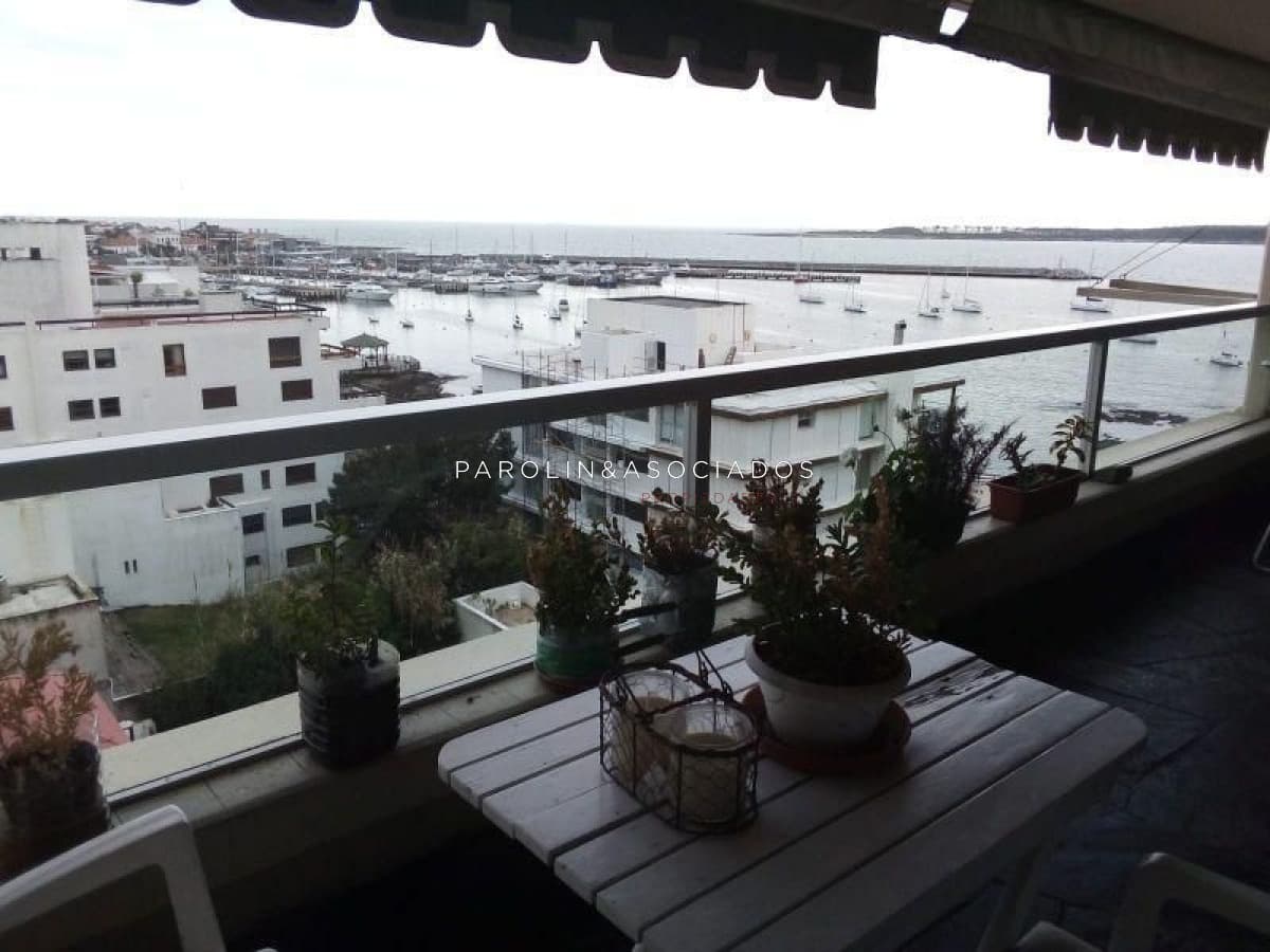 Apartamento en enta de 2 dormitorios en Punta del Este.