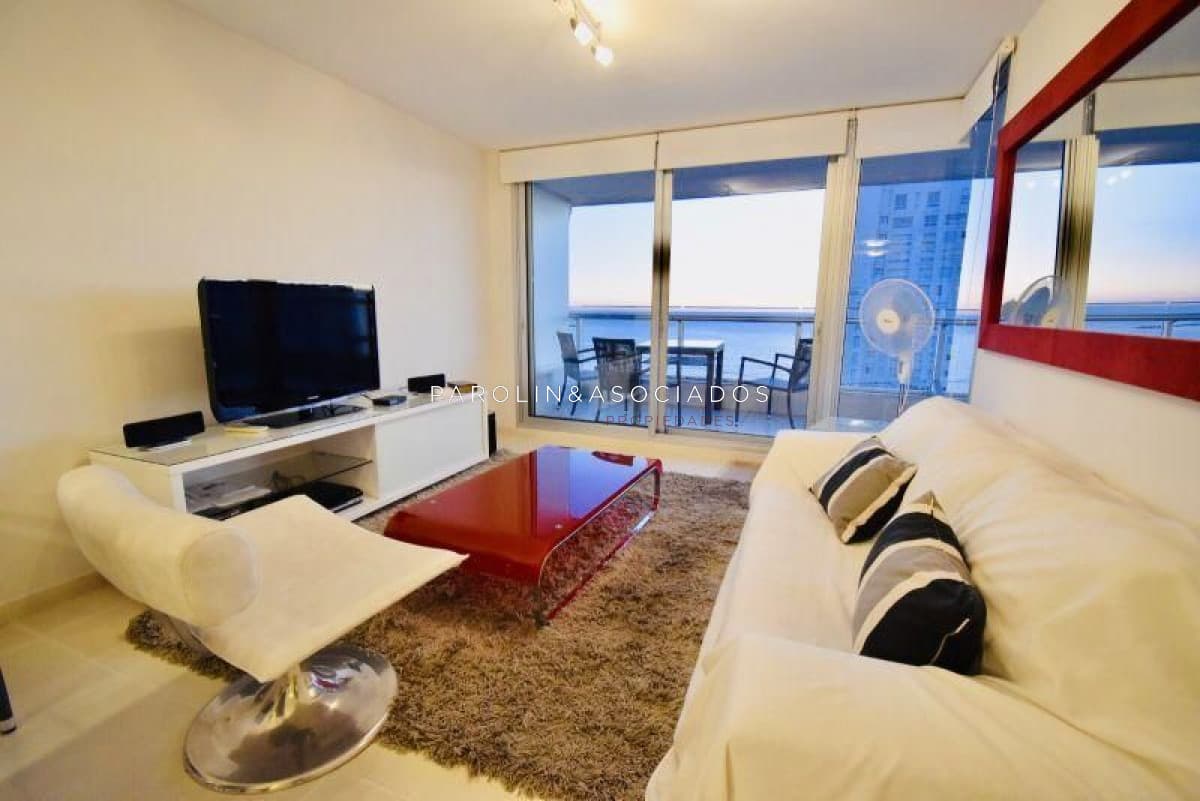 Apartamento en venta de 2 Dormitorios en Season Tower, Punta del Este.