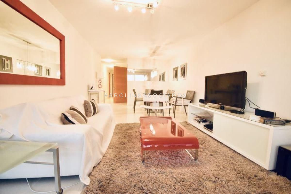 Apartamento en venta de 2 Dormitorios en Season Tower, Punta del Este.