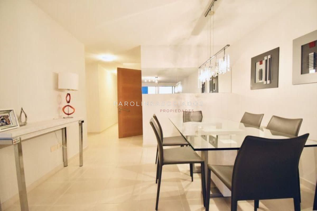Apartamento en venta de 2 Dormitorios en Season Tower, Punta del Este.