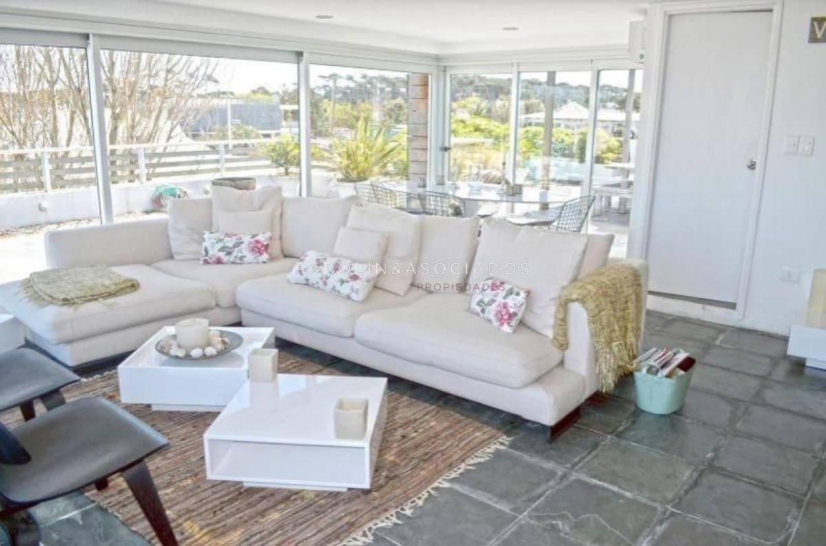 Apartamento en venta de 3 dotmitorios en Punta del Este.