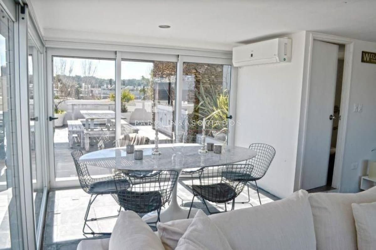 Apartamento en venta de 3 dotmitorios en Punta del Este.
