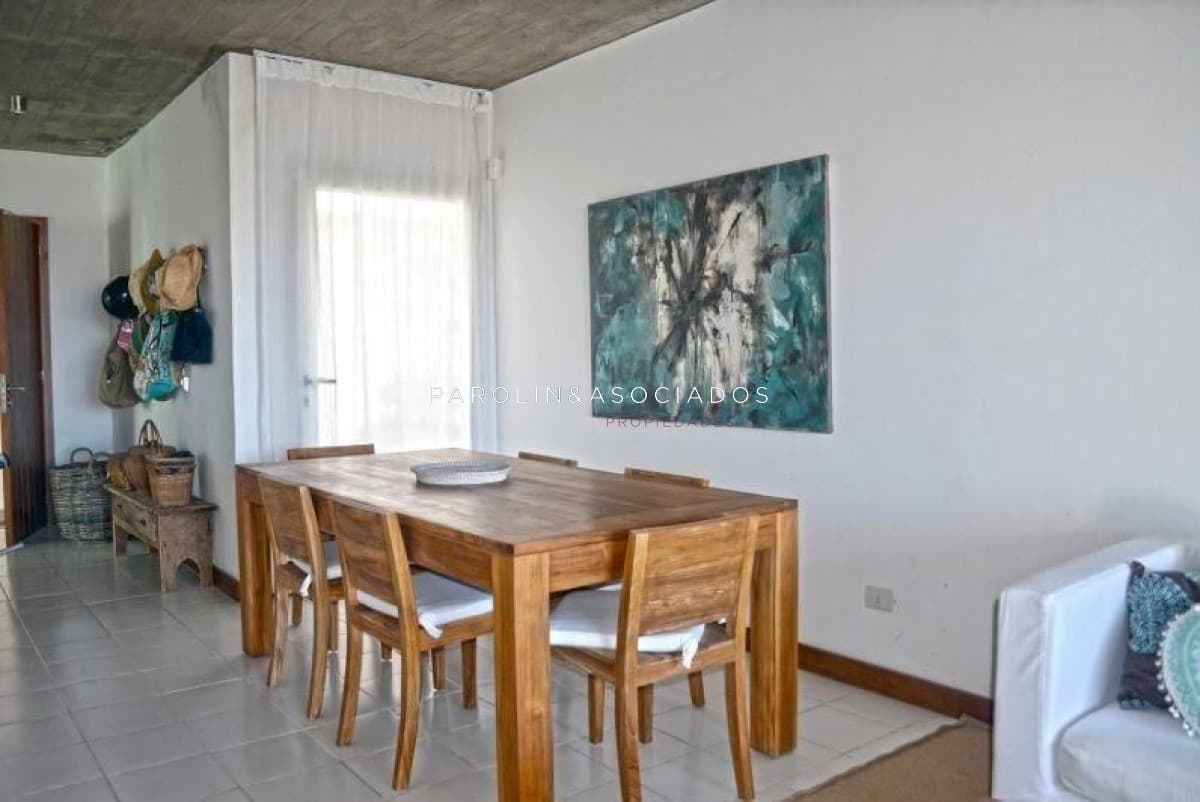 Apartamento en venta de 3 dotmitorios en Punta del Este.
