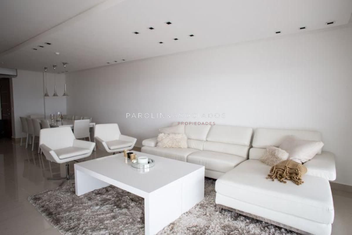 Apartamento en venta de 3 dormitorios en Miami Boulevard, Punta del Este.