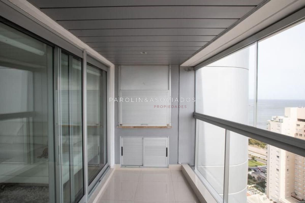 Apartamento en venta de 3 dormitorios en Miami Boulevard, Punta del Este.