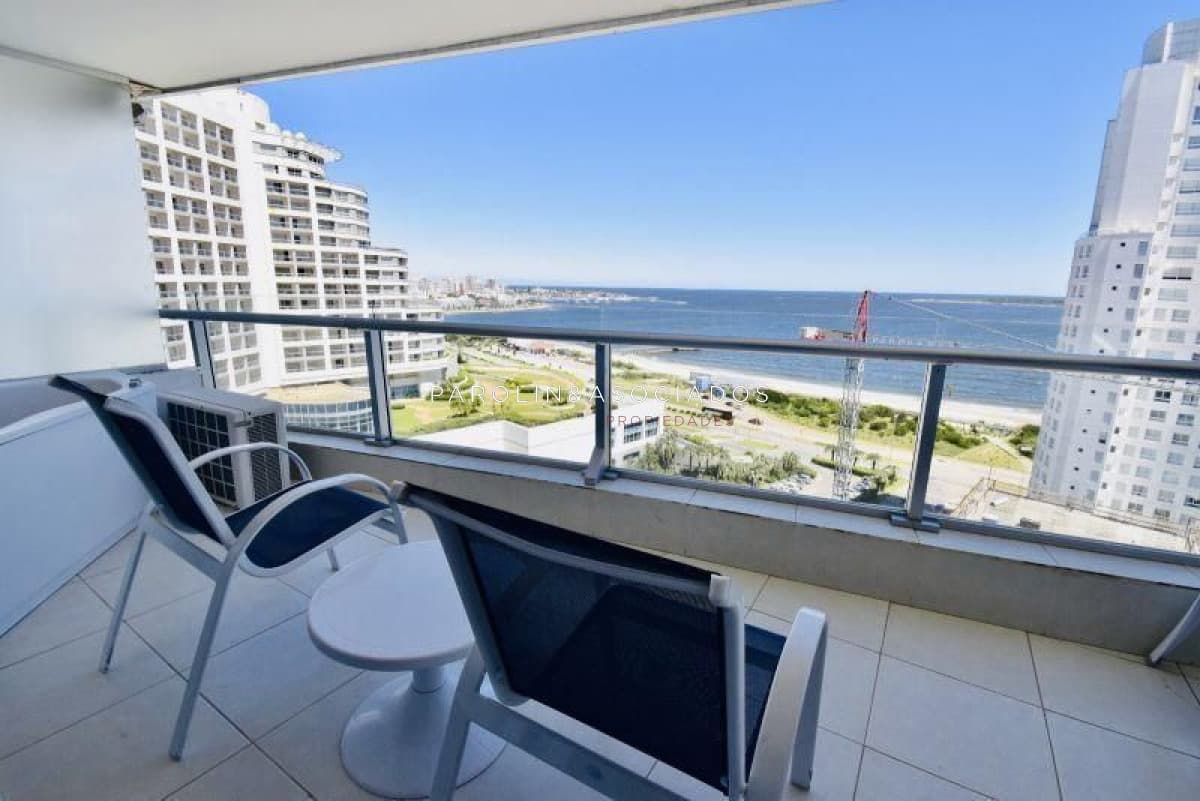 Apartamento en venta 2 dormitorios en Season Tower, Punta del Este.