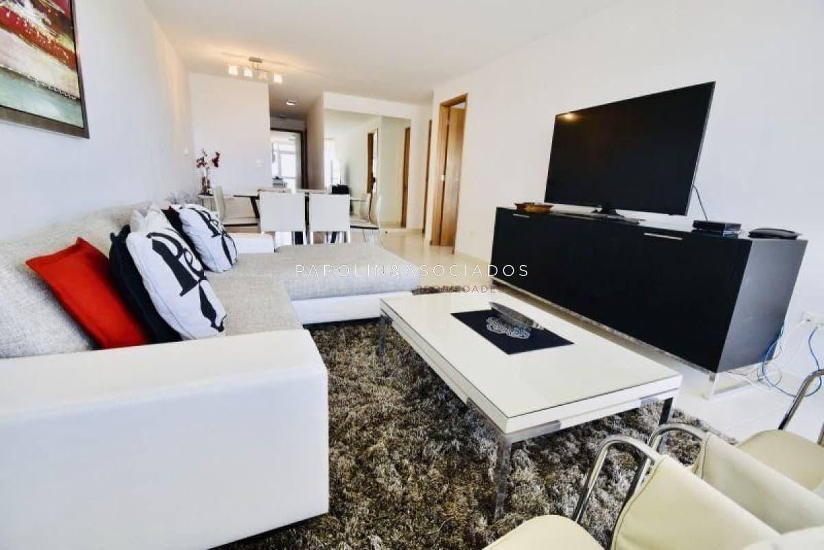 Apartamento en venta 2 dormitorios en Season Tower, Punta del Este.