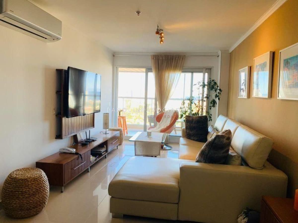 Apartamento en venta de 2 dormitorios en Miami Boulevard, Punta del Este.