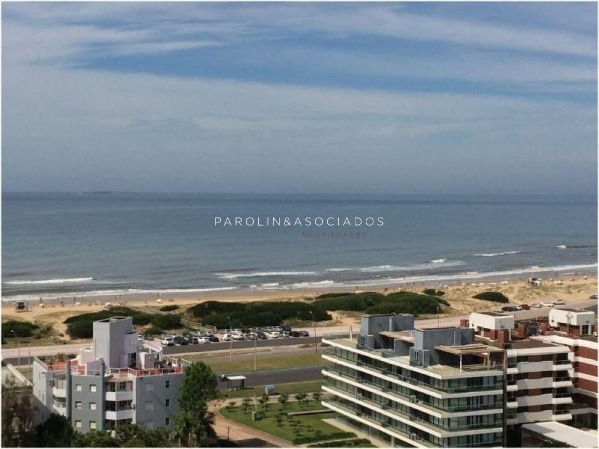 Apartamento en venta de 2 dormitorios en Wind Tower, Punta del Este.