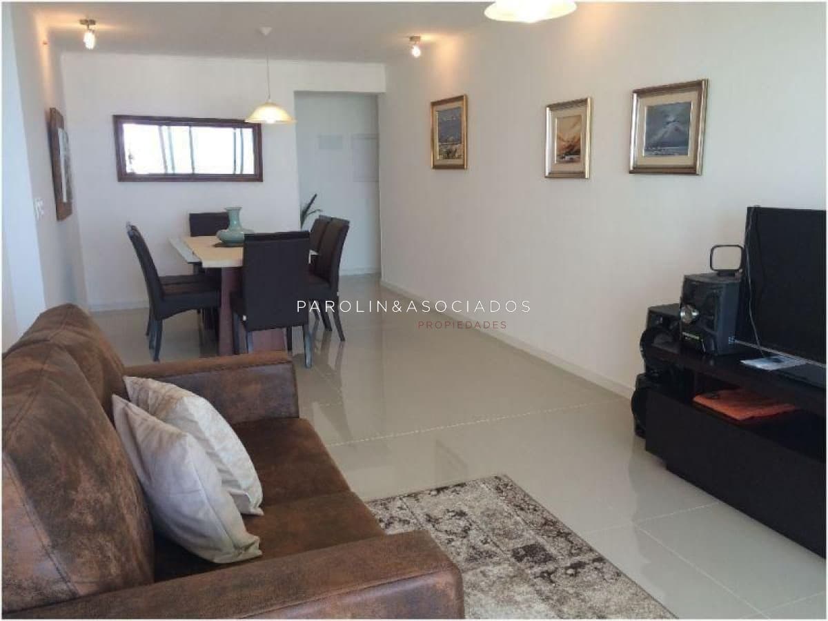 Apartamento en venta de 2 dormitorios en Wind Tower, Punta del Este.