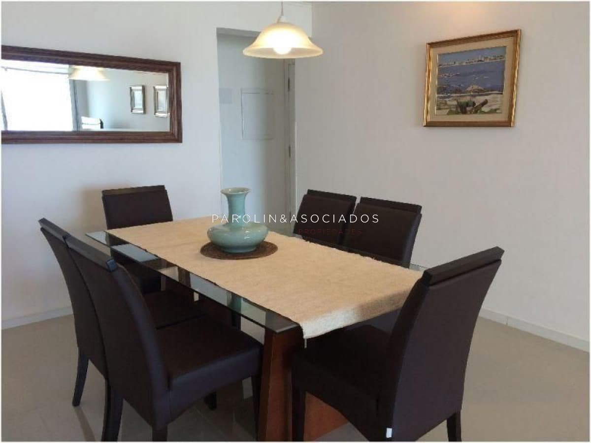 Apartamento en venta de 2 dormitorios en Wind Tower, Punta del Este.